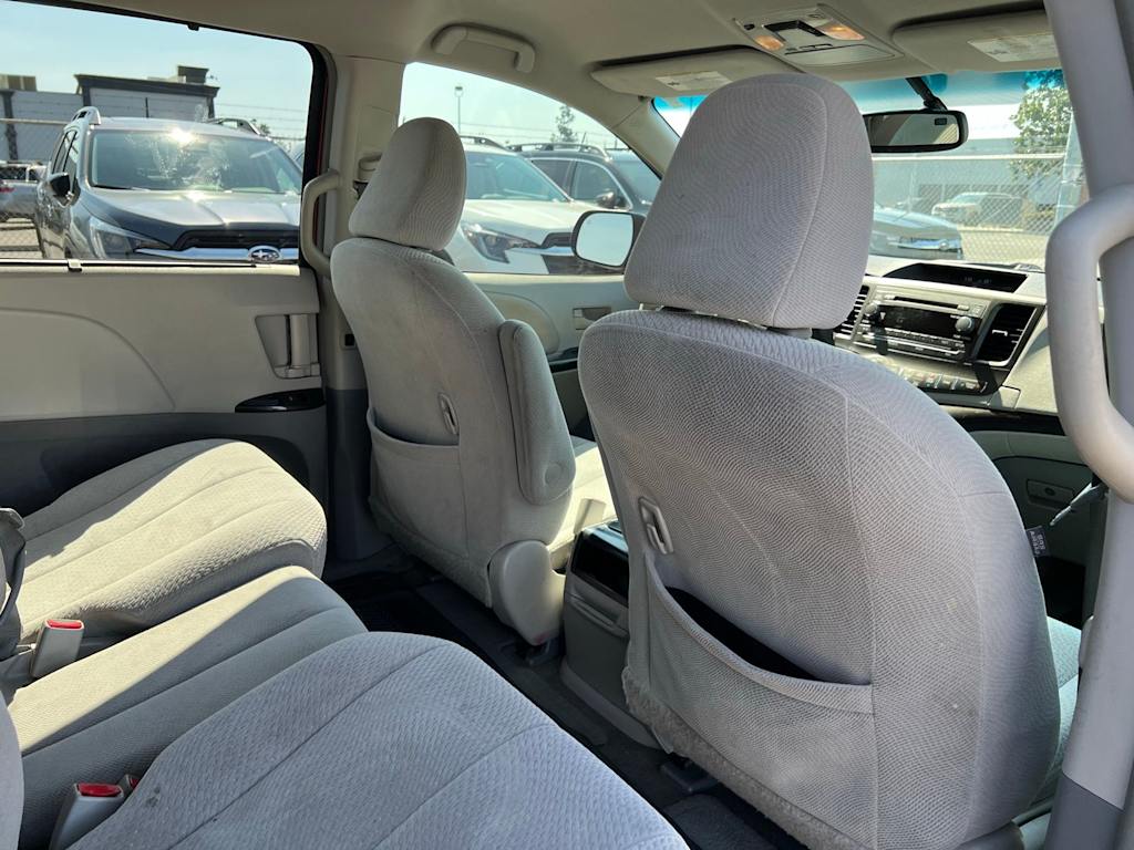 Thumbnail: 2014 Toyota Sienna - 10