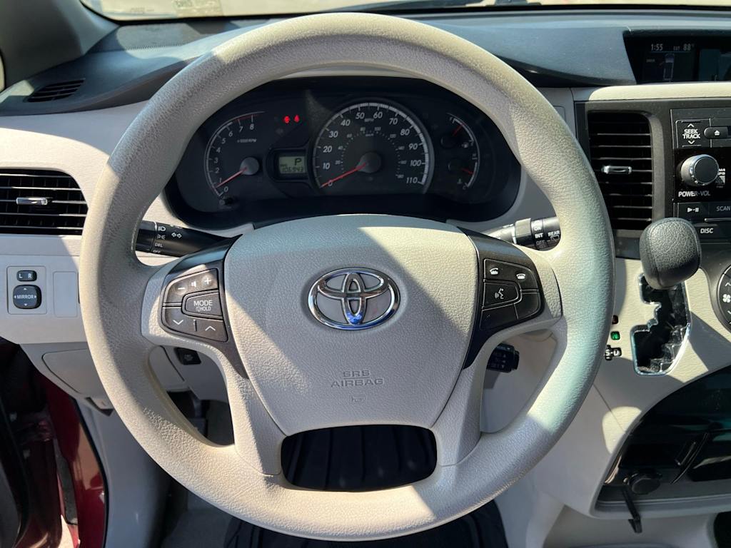 Thumbnail: 2014 Toyota Sienna - 12