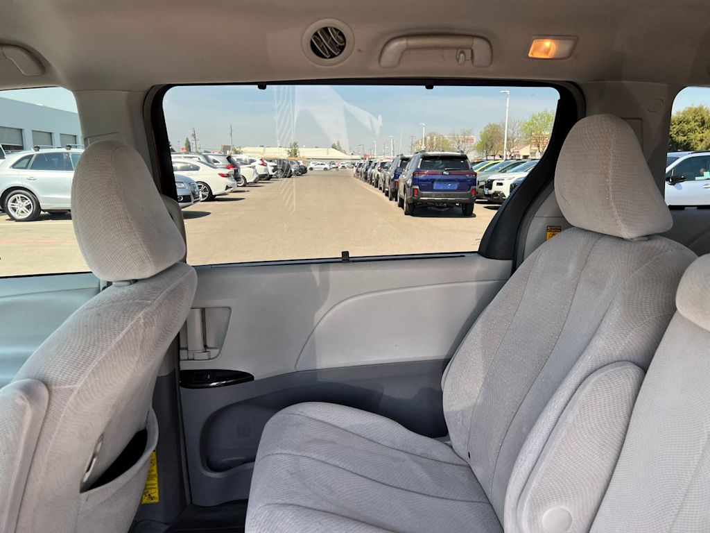 Thumbnail: 2014 Toyota Sienna - 26