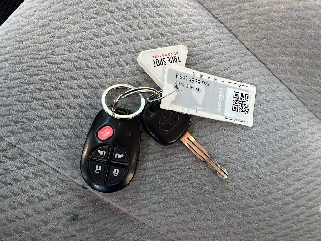 Thumbnail: 2014 Toyota Sienna - 16