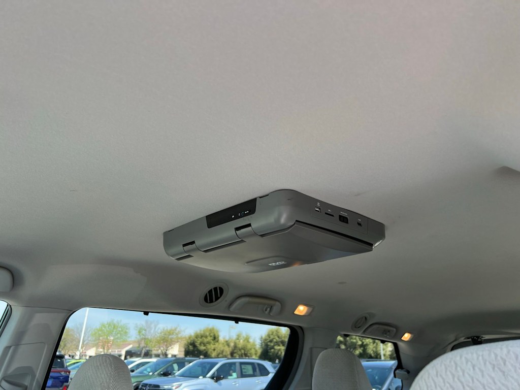 Thumbnail: 2014 Toyota Sienna - 36