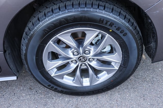 2022 Toyota Sienna LE 7