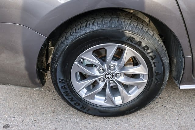 2022 Toyota Sienna LE 25