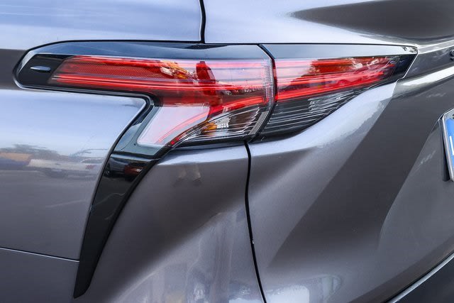 2022 Toyota Sienna LE 20