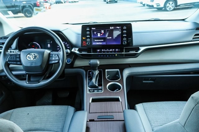 2022 Toyota Sienna LE 9