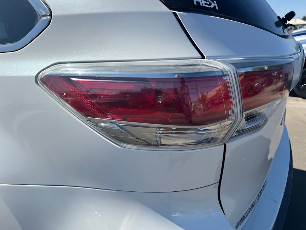 Thumbnail: 2014 Toyota Highlander - 25