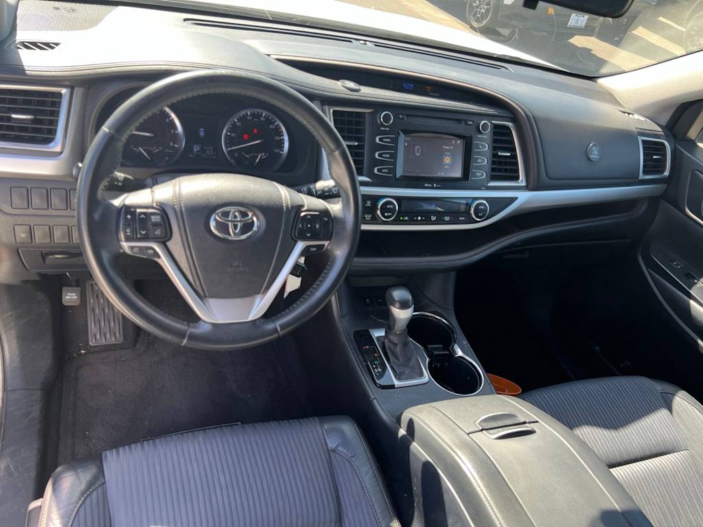 Thumbnail: 2014 Toyota Highlander - 2