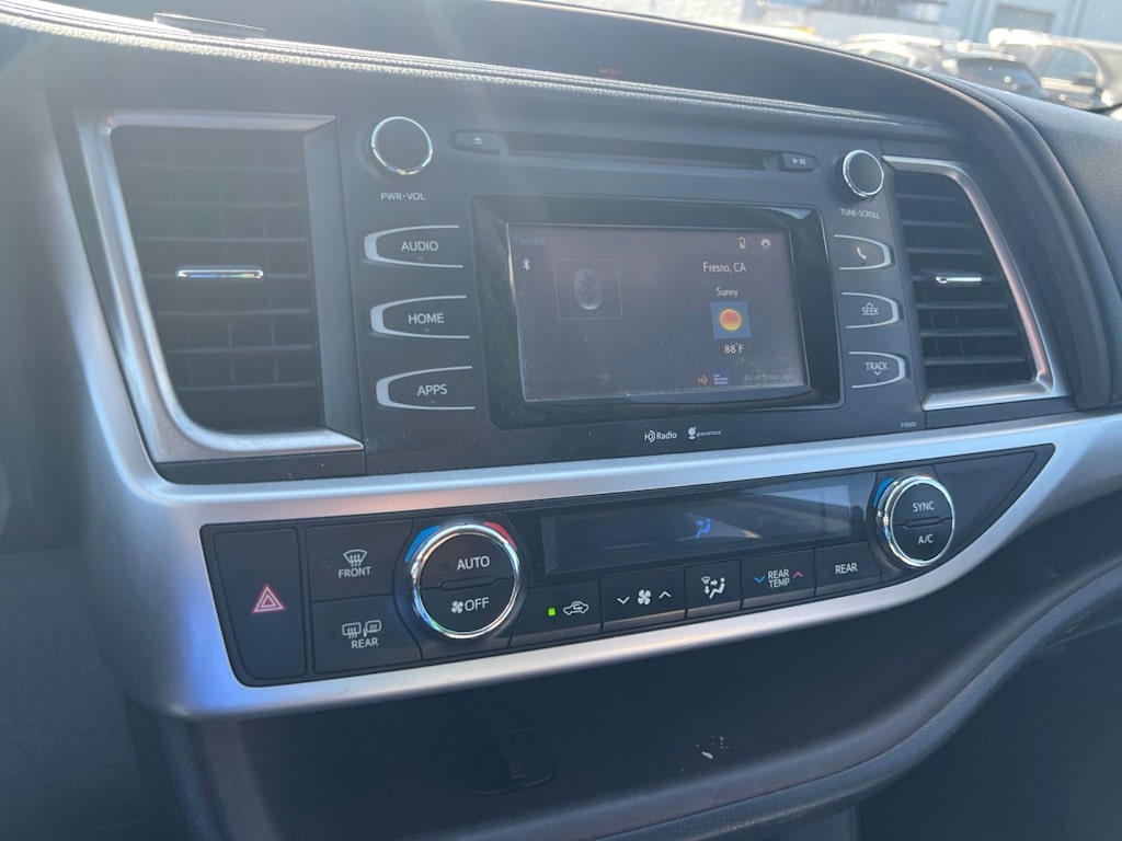 Thumbnail: 2014 Toyota Highlander - 10