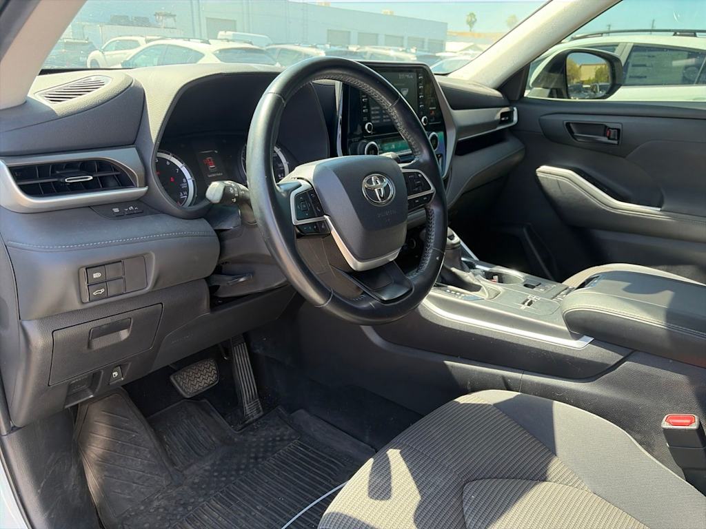 Thumbnail: 2022 Toyota Highlander - 6