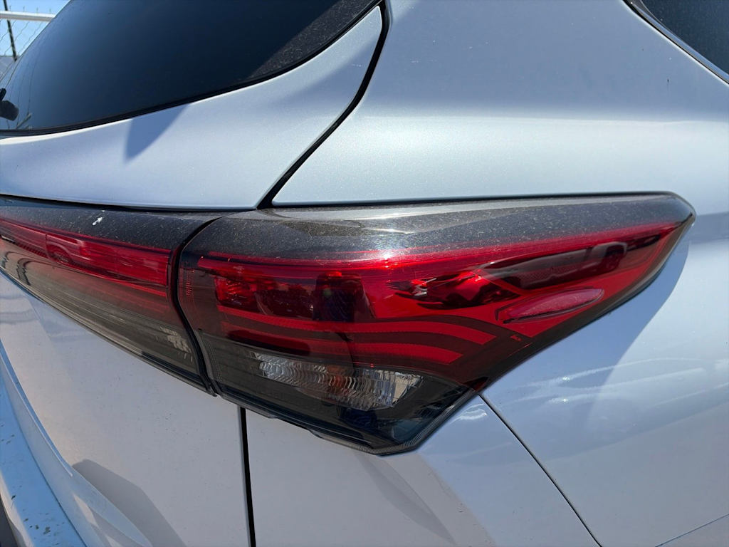 Thumbnail: 2022 Toyota Highlander - 21