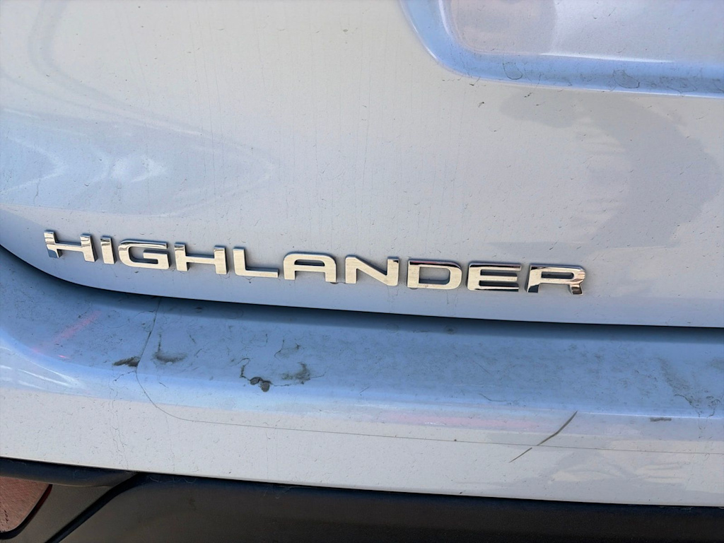 Thumbnail: 2022 Toyota Highlander - 23