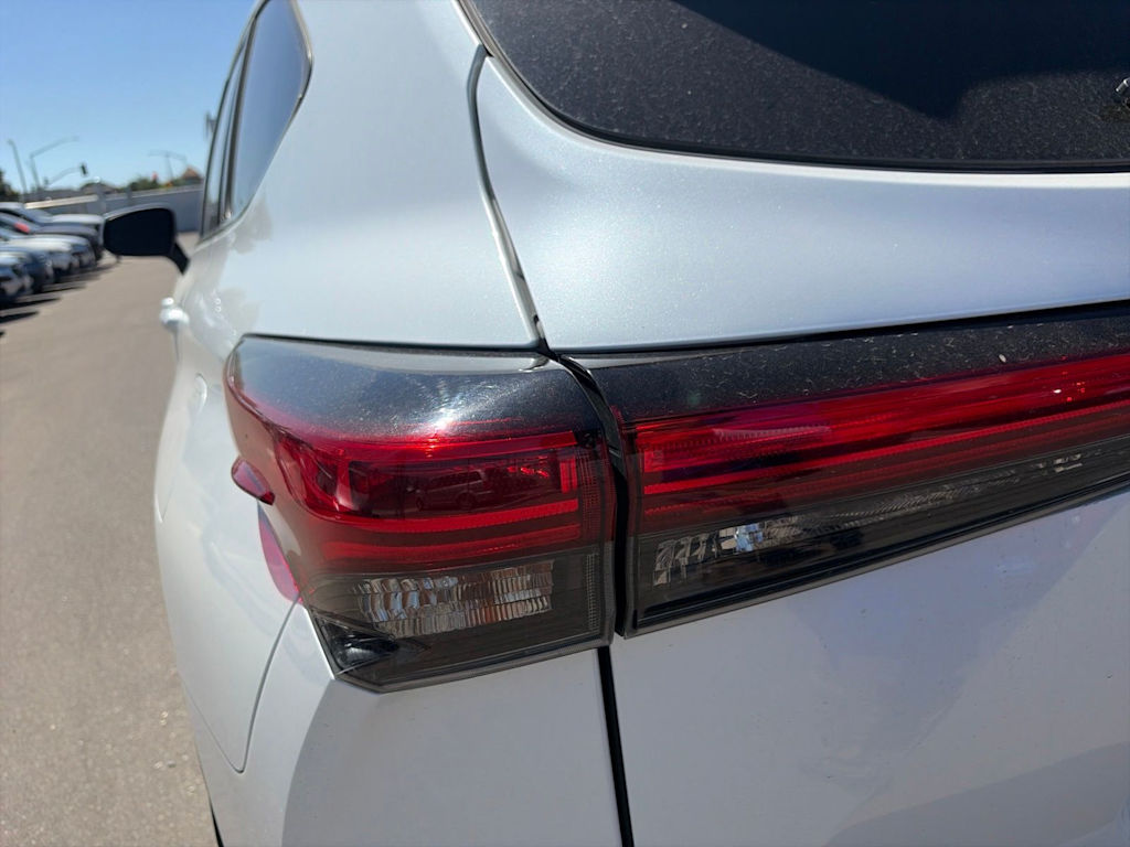 Thumbnail: 2022 Toyota Highlander - 24