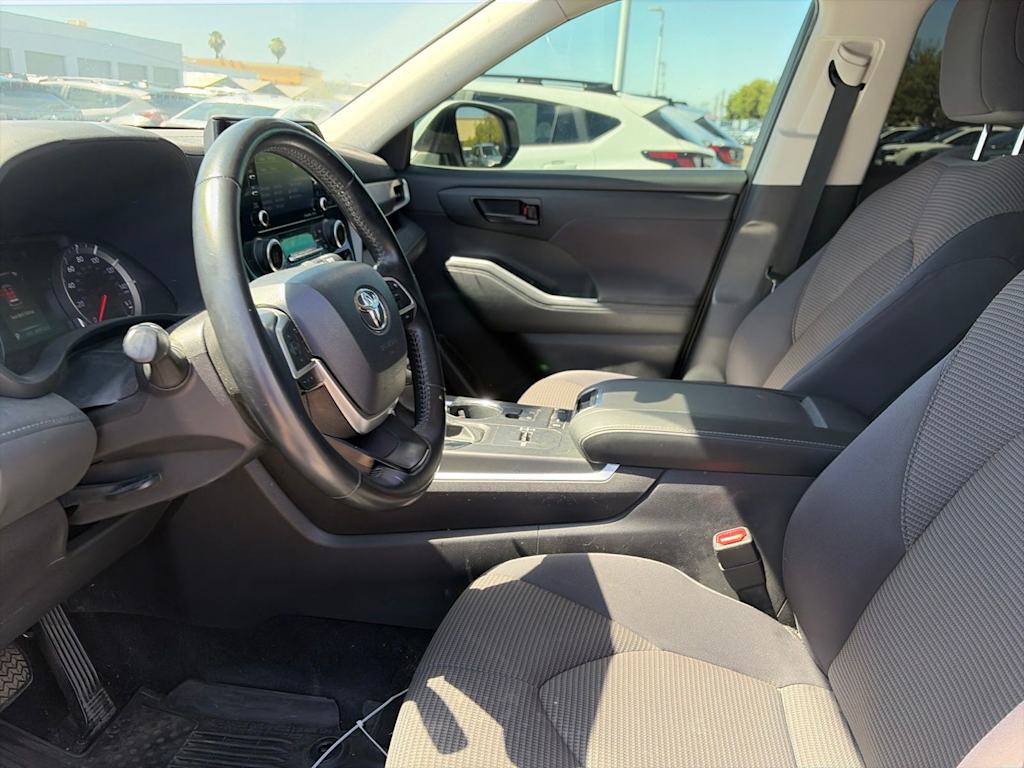 Thumbnail: 2022 Toyota Highlander - 7