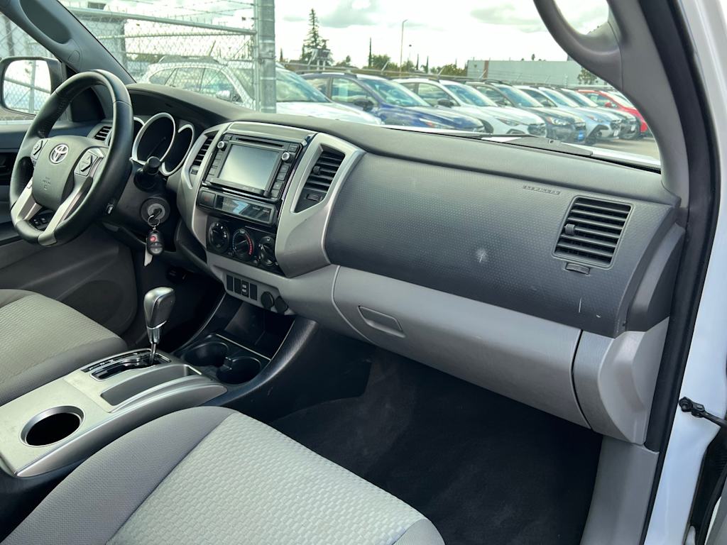 Thumbnail: 2015 Toyota Tacoma - 13