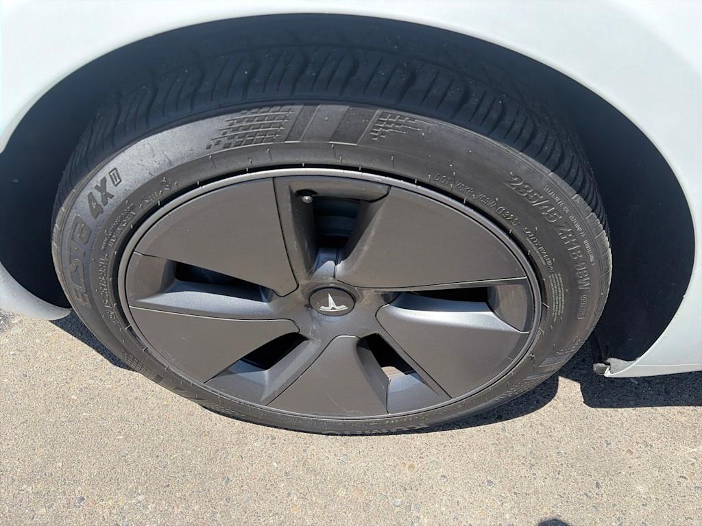 Thumbnail: 2023 Tesla Model 3 - 20