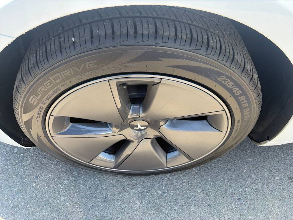 Thumbnail: 2023 Tesla Model 3 - 6