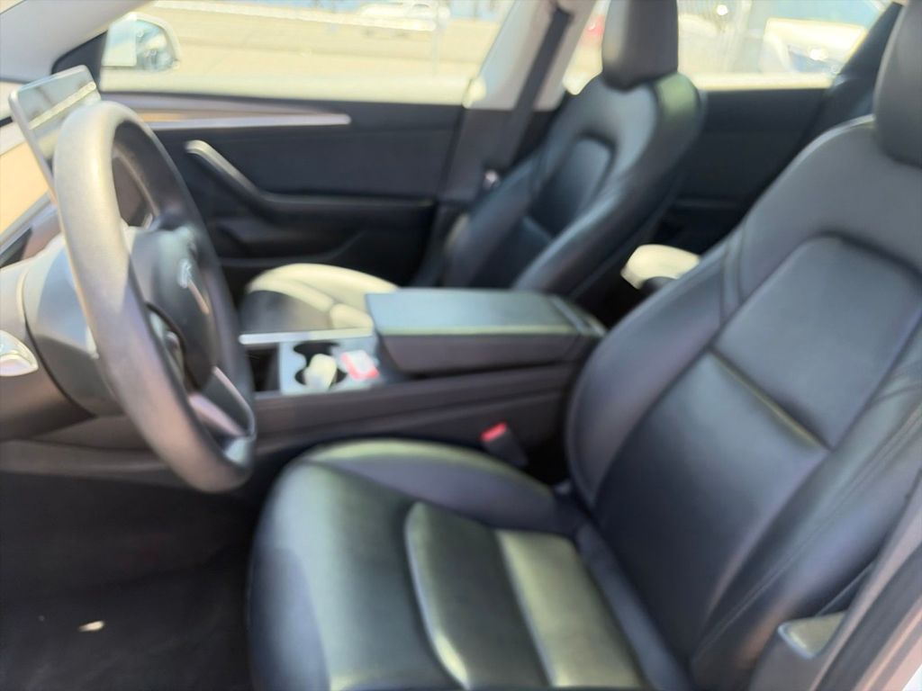Thumbnail: 2023 Tesla Model 3 - 28