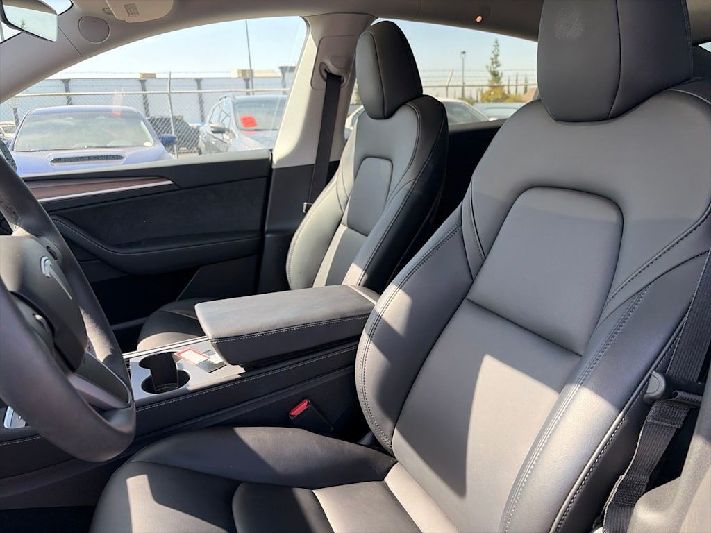 Thumbnail: 2025 Tesla Model Y - 8