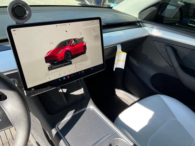 2024 Tesla Model Y Long Range 33