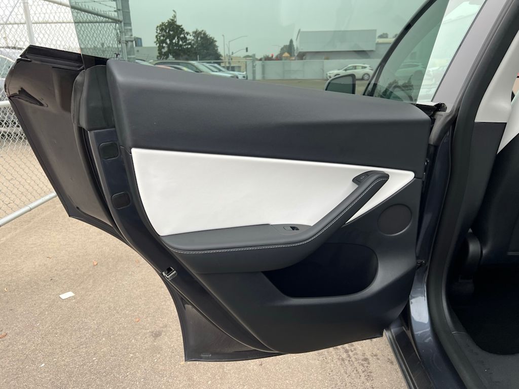 Thumbnail: 2022 Tesla Model Y - 25