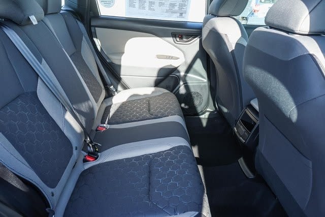 2025 Subaru Forester 2.5i 12