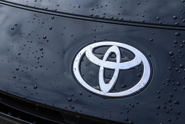 2024 Toyota Prius Limited 6