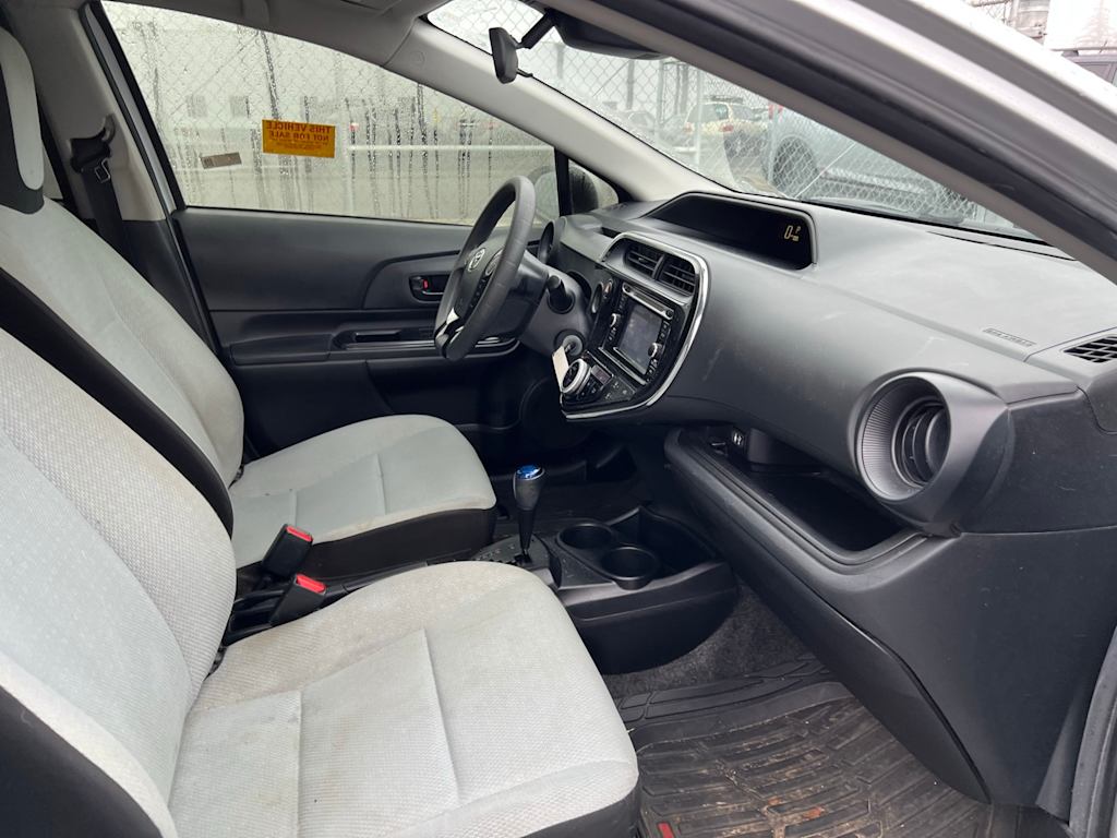 Thumbnail: 2018 Toyota Prius c - 11