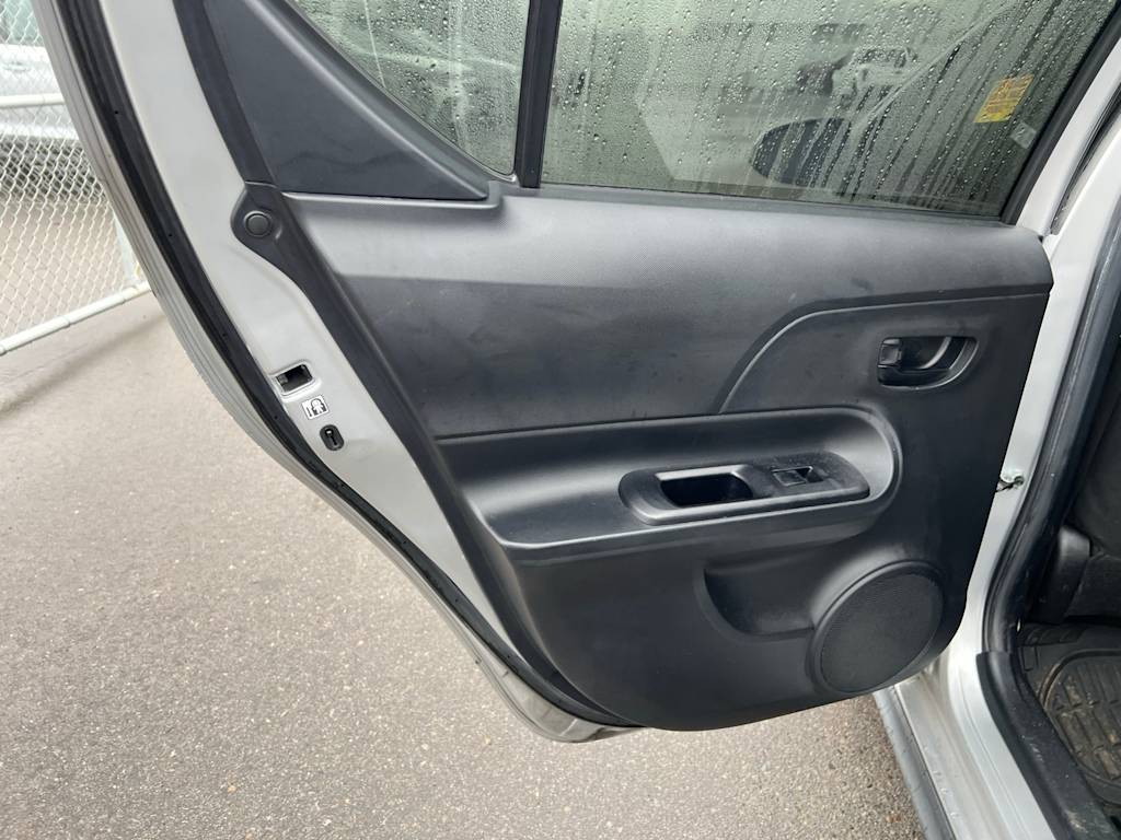 Thumbnail: 2018 Toyota Prius c - 26