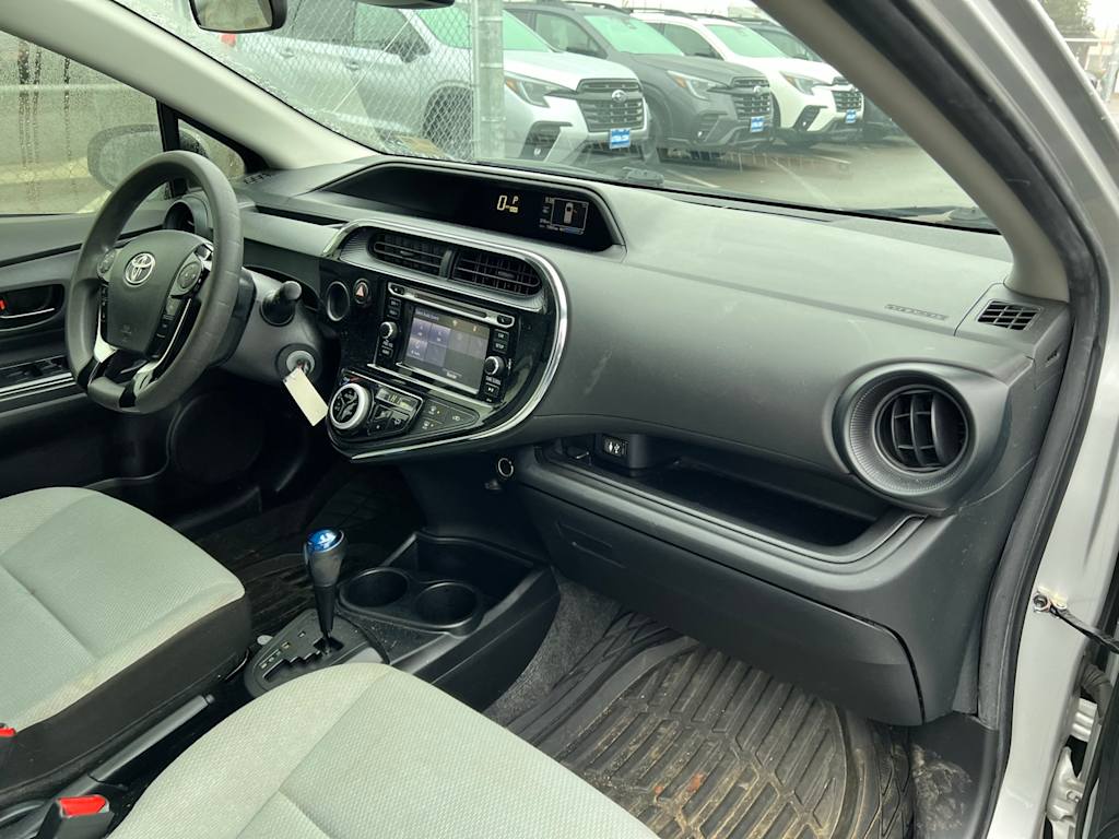 Thumbnail: 2018 Toyota Prius c - 9