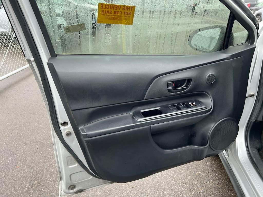 Thumbnail: 2018 Toyota Prius c - 23