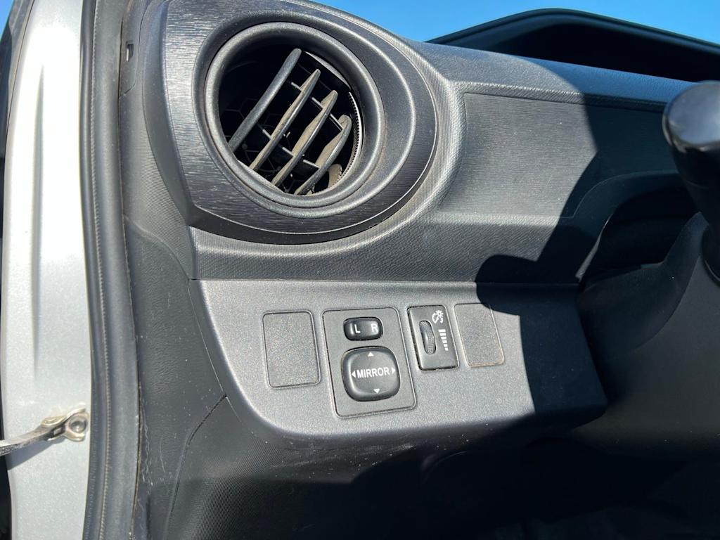 Thumbnail: 2012 Toyota Prius c - 20
