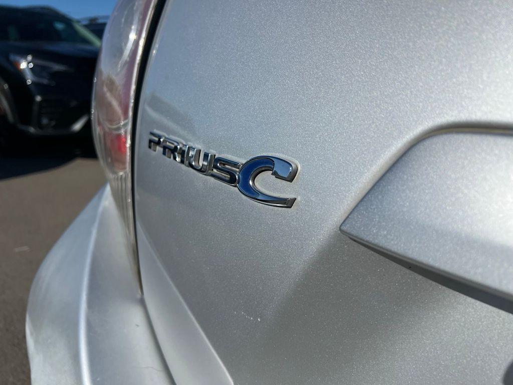 Thumbnail: 2012 Toyota Prius c - 7