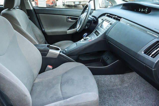 2014 Toyota Prius Plug-in 11