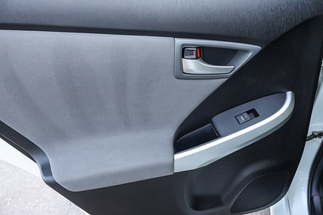 2014 Toyota Prius Plug-in 32