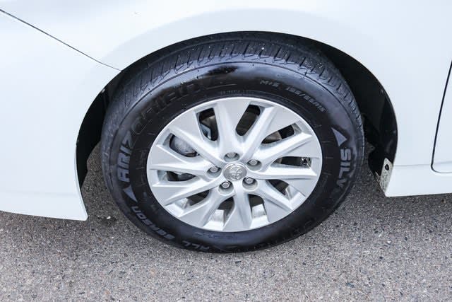2014 Toyota Prius Plug-in 22