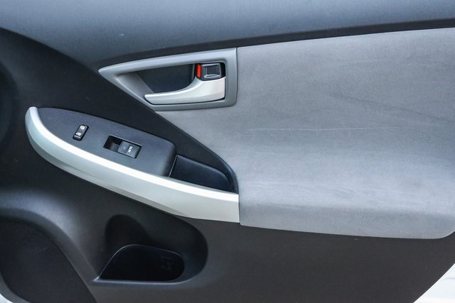 2014 Toyota Prius Plug-in 27