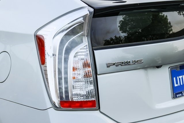 2014 Toyota Prius Plug-in 21