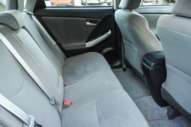 2014 Toyota Prius Plug-in 29