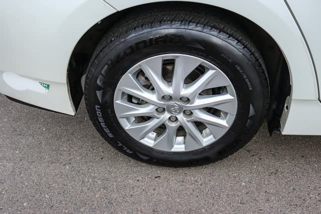 2014 Toyota Prius Plug-in 26