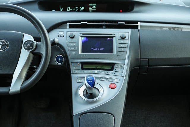 2014 Toyota Prius Plug-in 13