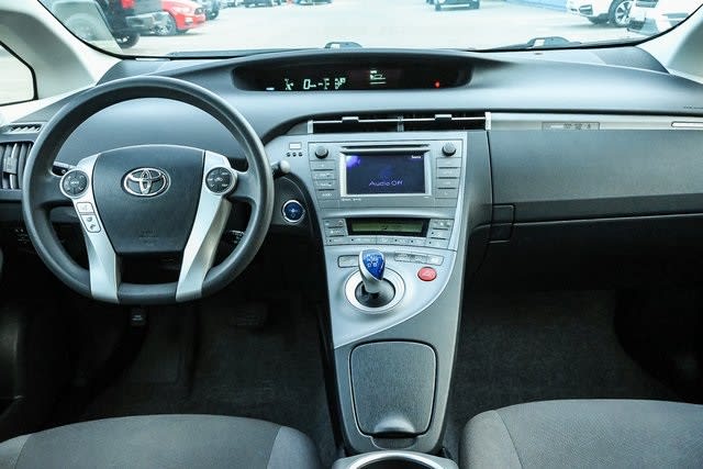 2014 Toyota Prius Plug-in 9