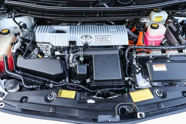 2014 Toyota Prius Plug-in 8