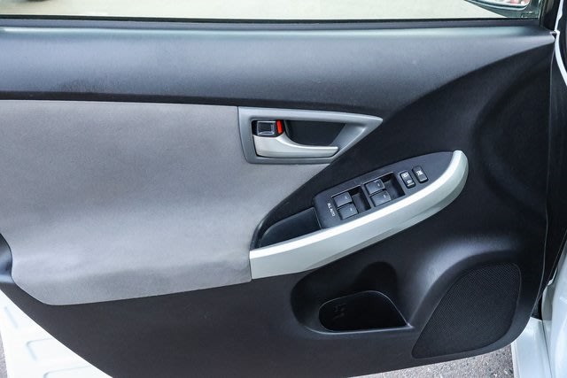 2014 Toyota Prius Plug-in 34
