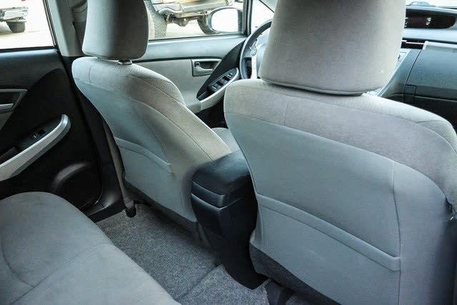 2014 Toyota Prius Plug-in 28