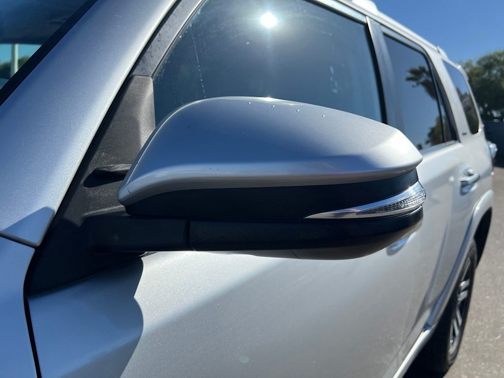 Thumbnail: 2016 Toyota 4Runner - 17