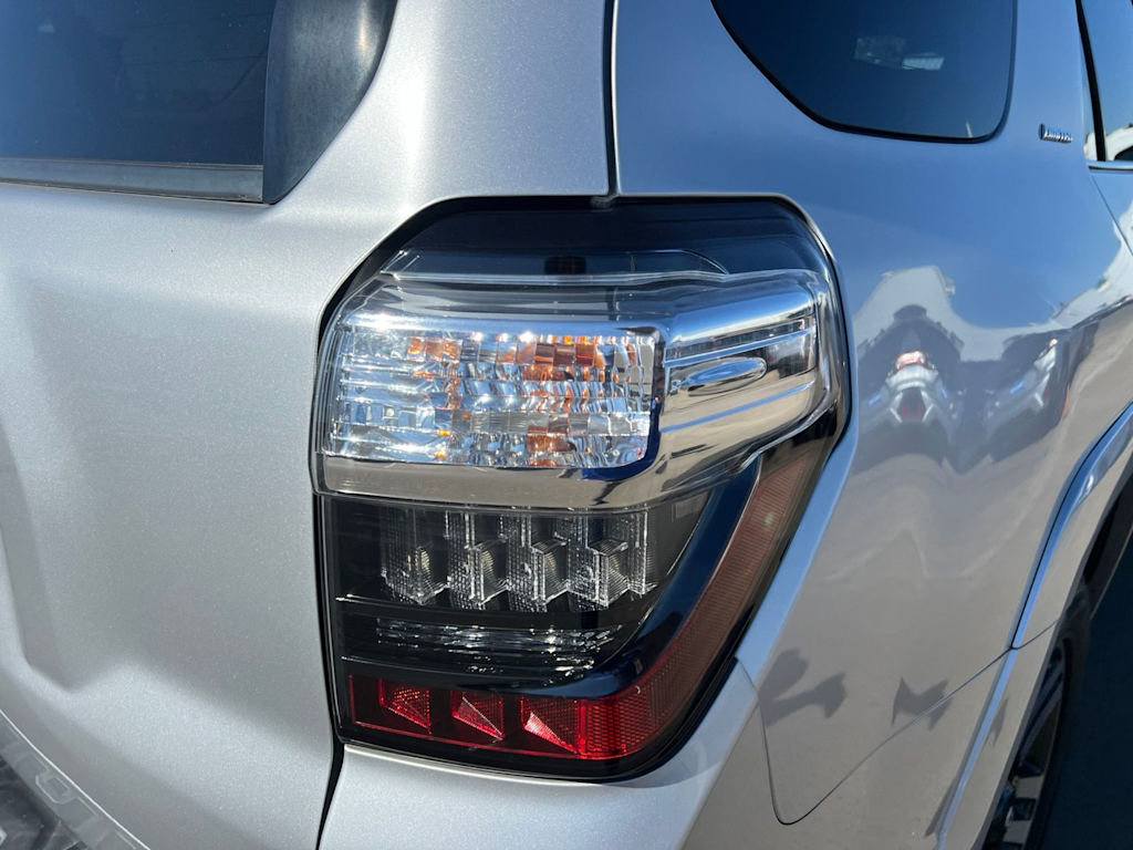 Thumbnail: 2016 Toyota 4Runner - 23