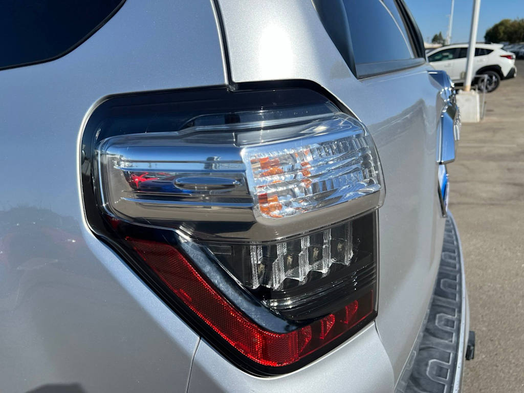 Thumbnail: 2016 Toyota 4Runner - 25