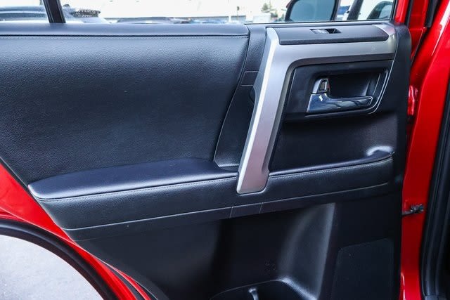 2021 Toyota 4Runner SR5 32