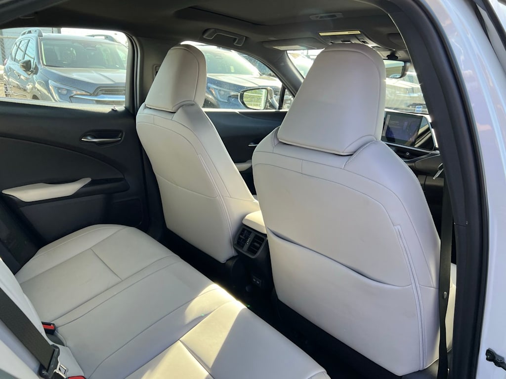 Thumbnail: 2023 Lexus UX - 28