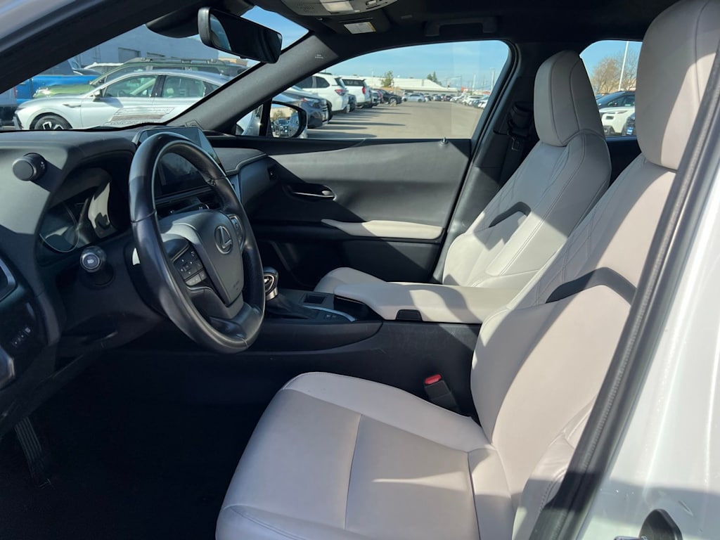 Thumbnail: 2023 Lexus UX - 10